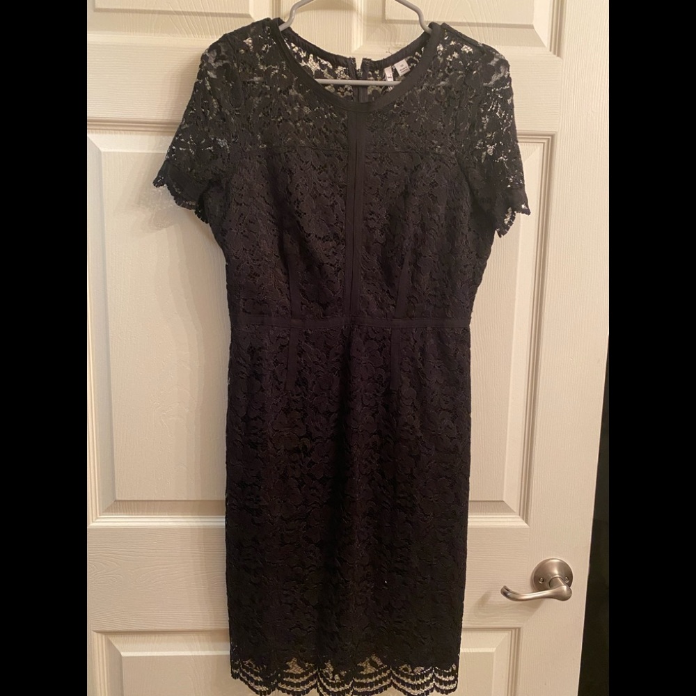 Women’s lace black dress